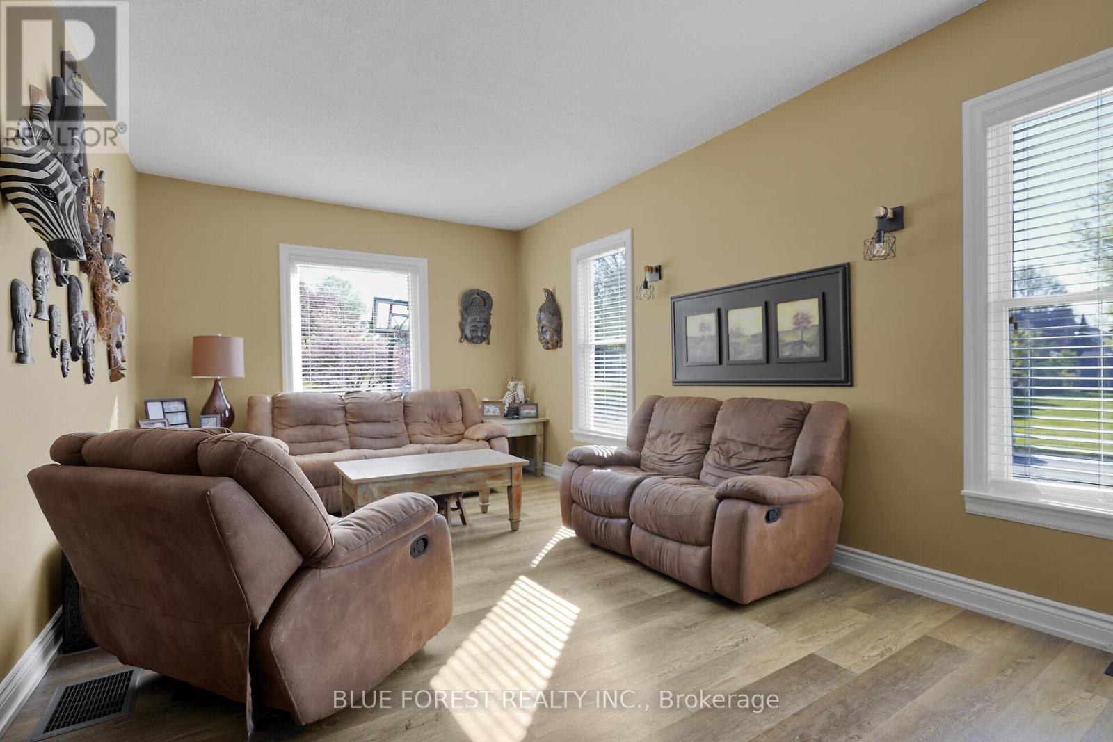 211 Mary Street, Dutton/dunwich, Ontario  N0L 1J0 - Photo 11 - X12146393