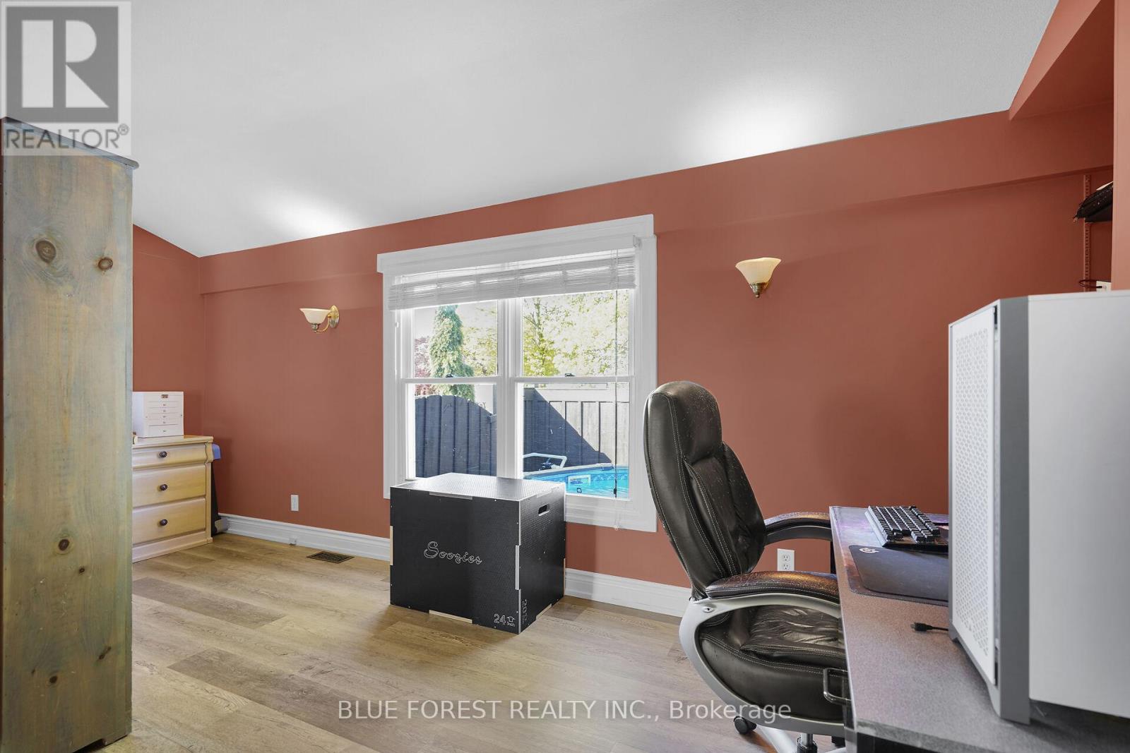 211 Mary Street, Dutton/dunwich, Ontario  N0L 1J0 - Photo 13 - X12146393