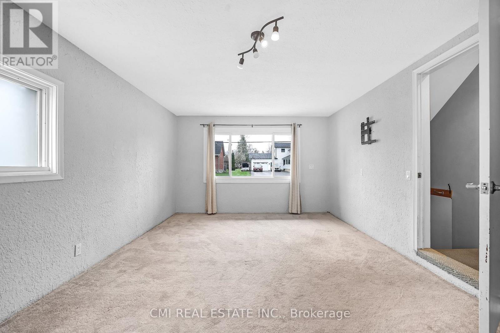 96 Elgin Street, Kawartha Lakes (Lindsay), Ontario  K9V 3W7 - Photo 17 - X12146374
