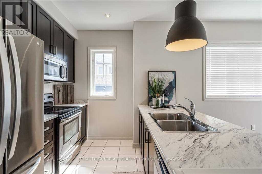 47 - 201 Westbank Trail, Hamilton, Ontario  L8J 0H4 - Photo 7 - X12146383