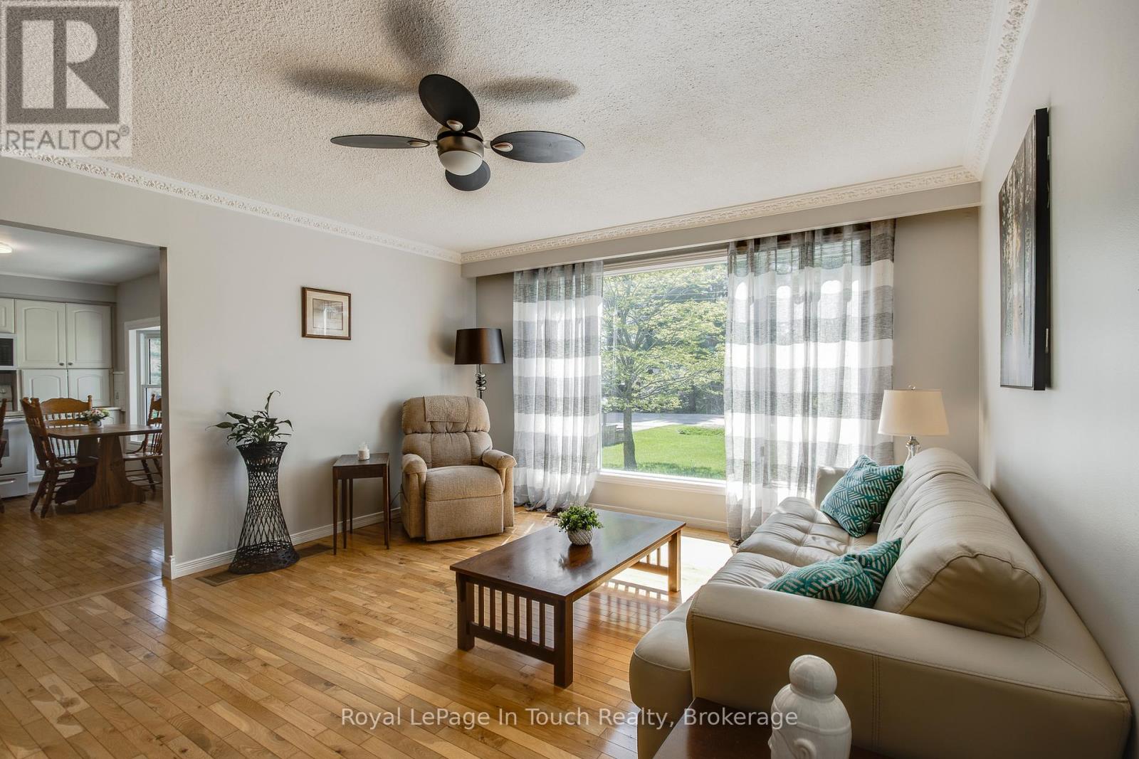 6 Davis Drive, Tay, Ontario  L0K 2A0 - Photo 6 - S12146415