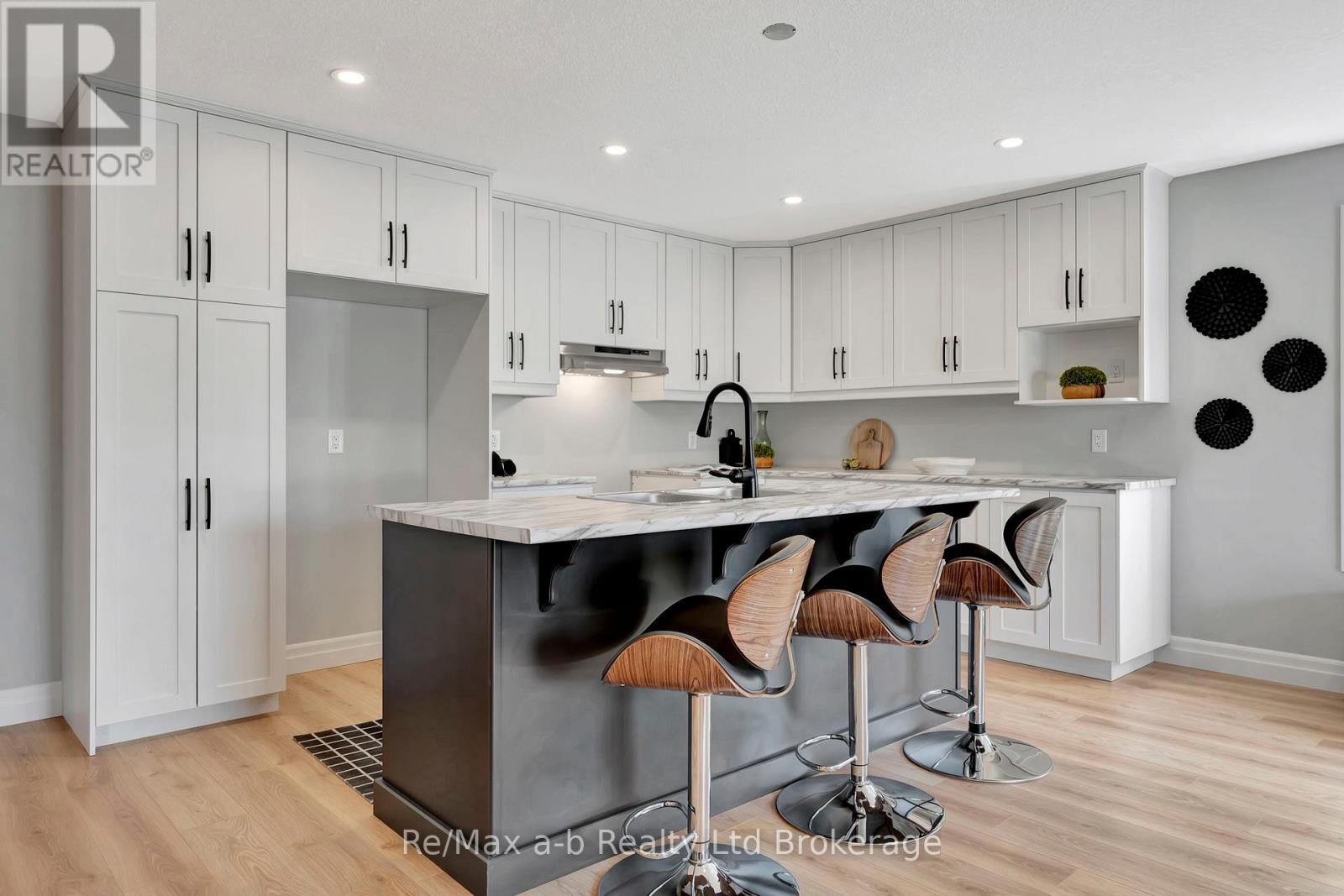 129 Lossing Drive, Norwich, Ontario  N0J 1P0 - Photo 4 - X12146399