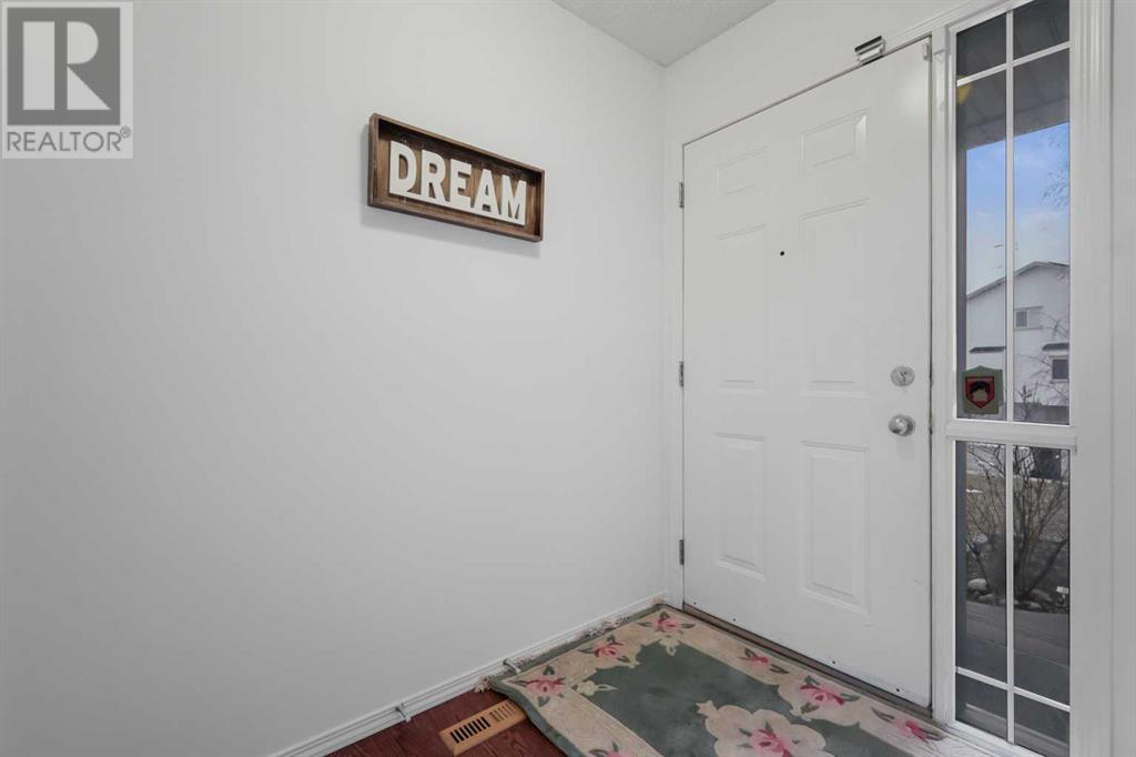 Property at 78 Citadel Meadow Crescent NW image 3