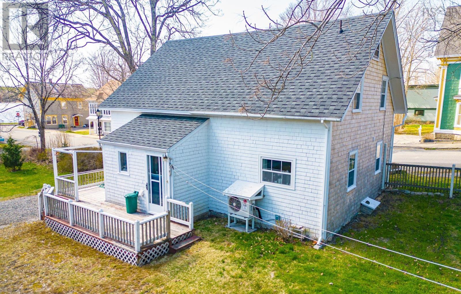 15 John Street, Shelburne, Nova Scotia  B0T 1W0 - Photo 7 - 202509057