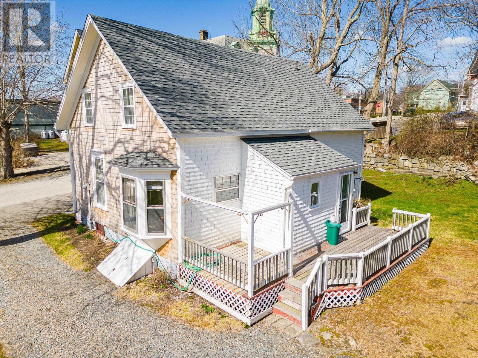 15 John Street, Shelburne, Nova Scotia  B0T 1W0 - Photo 6 - 202509057