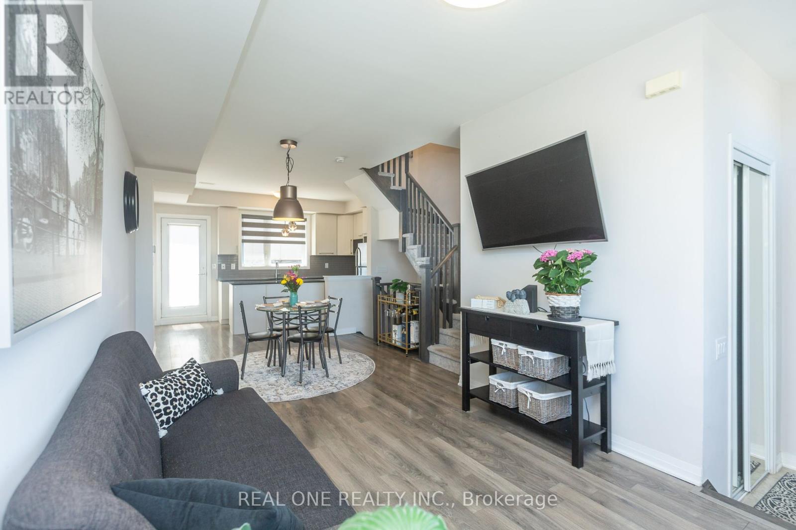 Property at 203 DOWNSVIEW PARK BOULEVARD image 3
