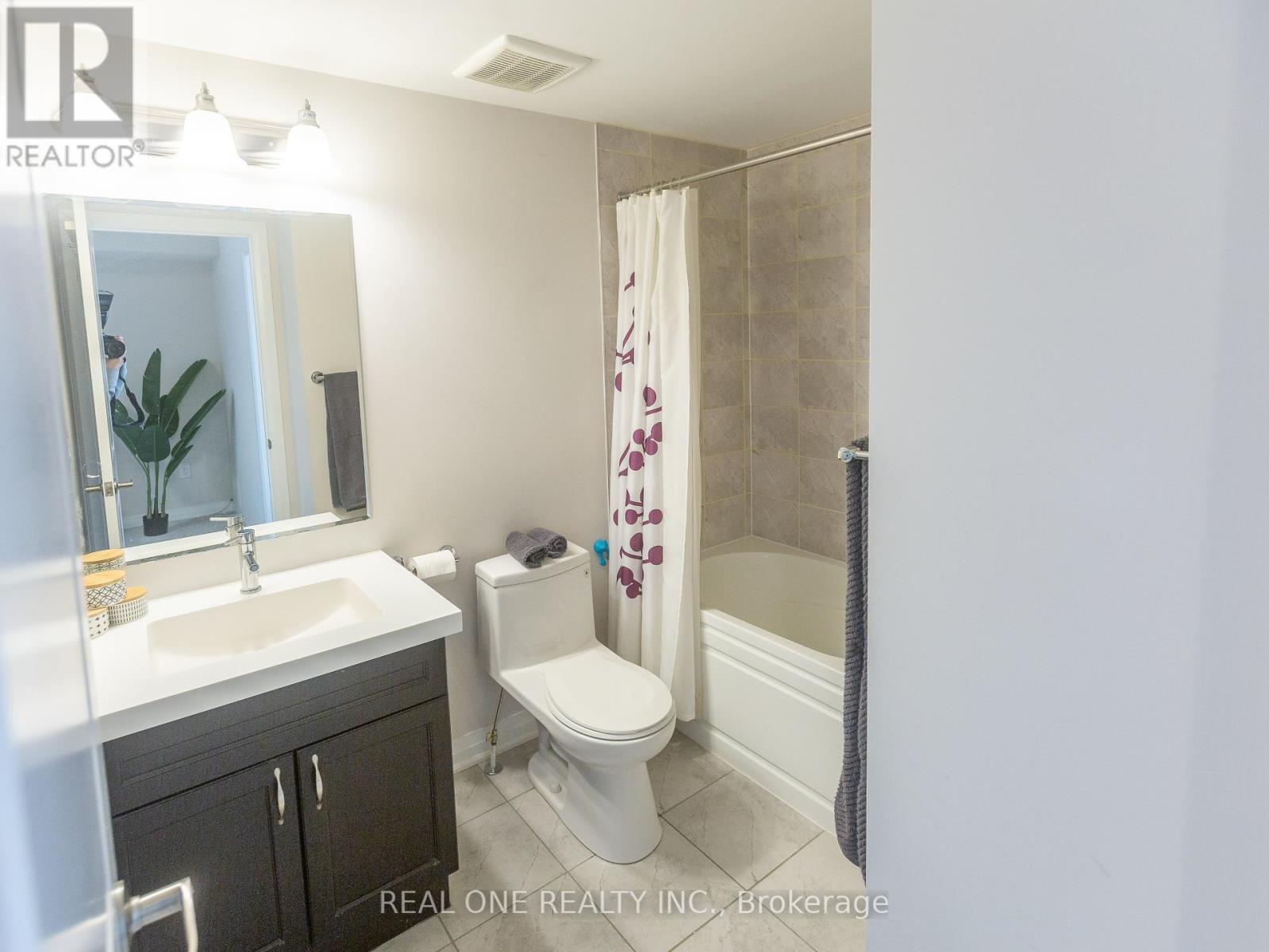203 Downsview Park Boulevard, Toronto, Ontario  M3K 0C8 - Photo 8 - W12146385
