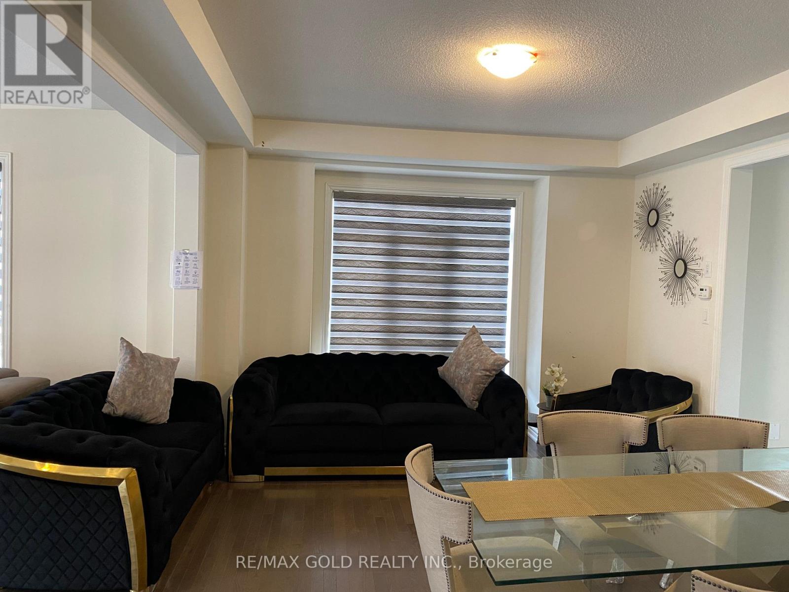 537 Veterans Drive, Brampton, Ontario  L7A 0C4 - Photo 10 - W12146412