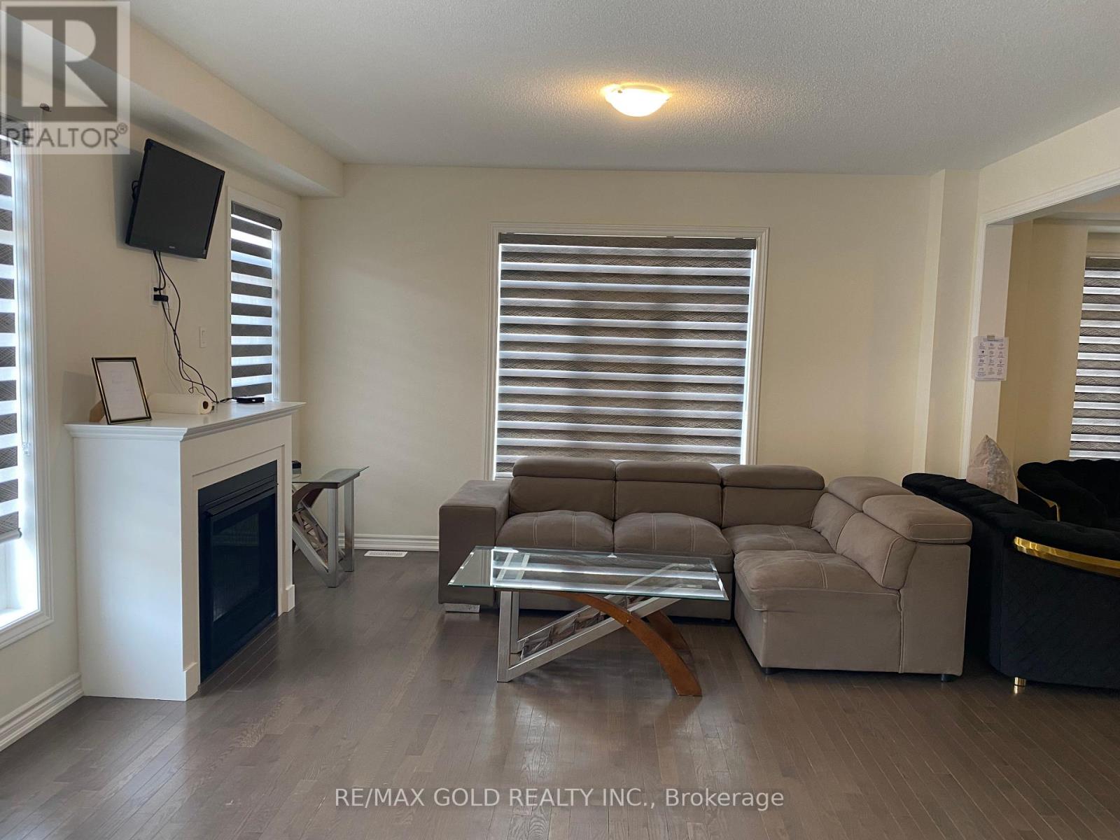 537 Veterans Drive, Brampton, Ontario  L7A 0C4 - Photo 9 - W12146412