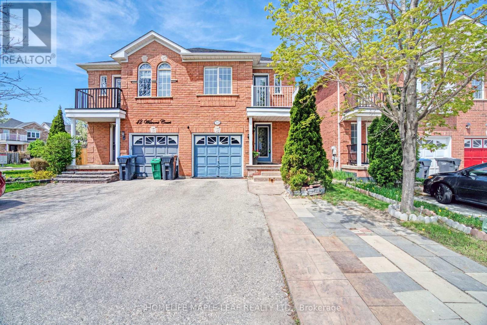 44 Wilmont Court, Brampton, Ontario  L6X 4Z6 - Photo 2 - W12146420