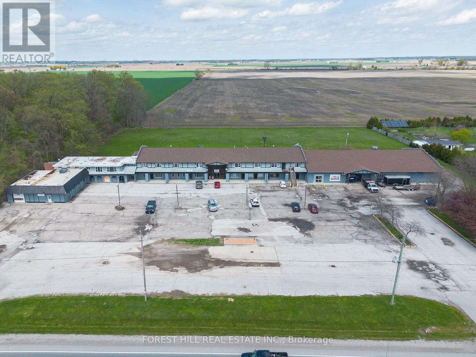2024 Dufferin Avenue, Chatham-Kent (Wallaceburg), Ontario  N8A 4M4 - Photo 6 - X12146402