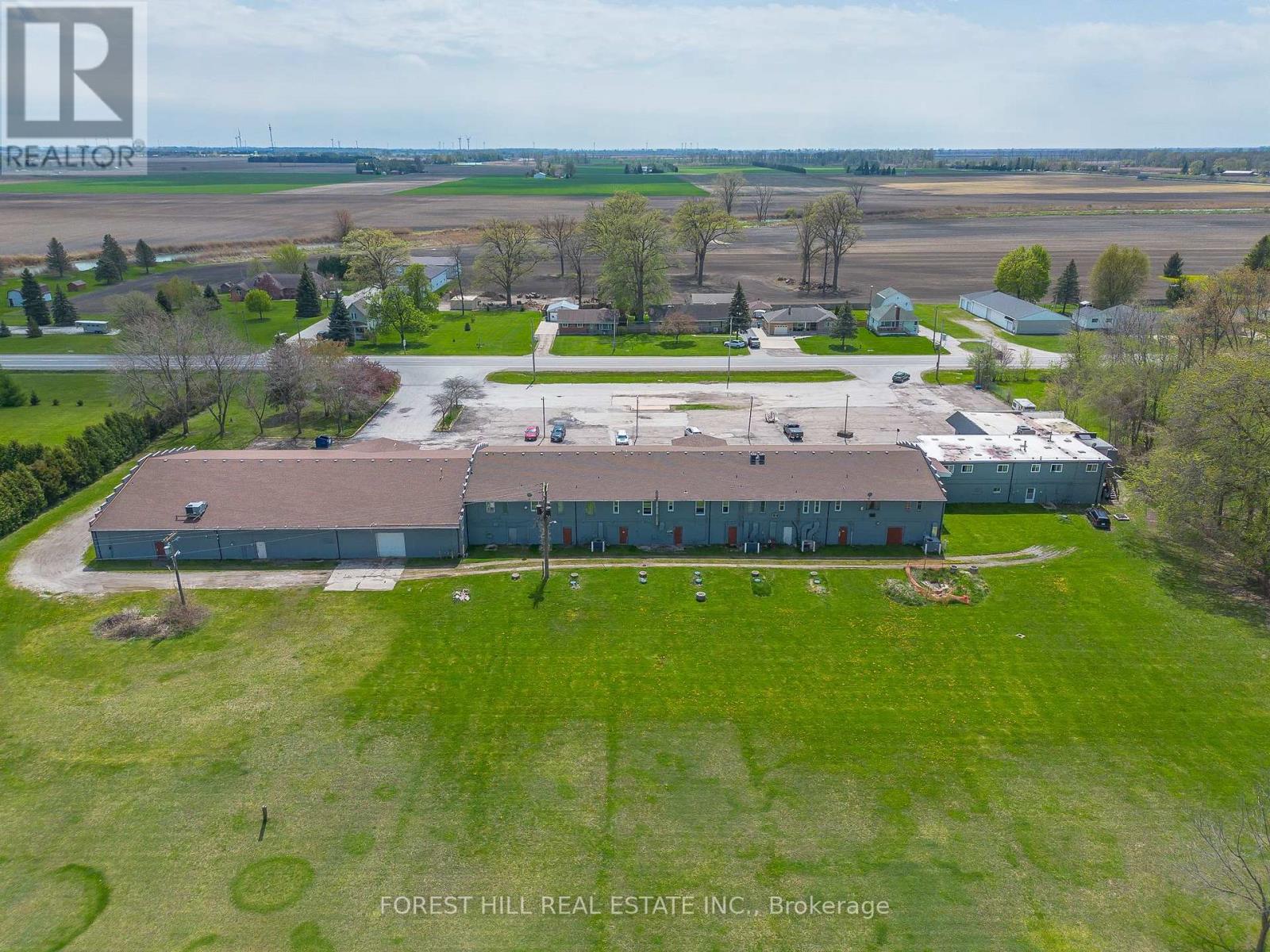 2024 Dufferin Avenue, Chatham-Kent, Ontario  N8A 4M4 - Photo 4 - X12146404