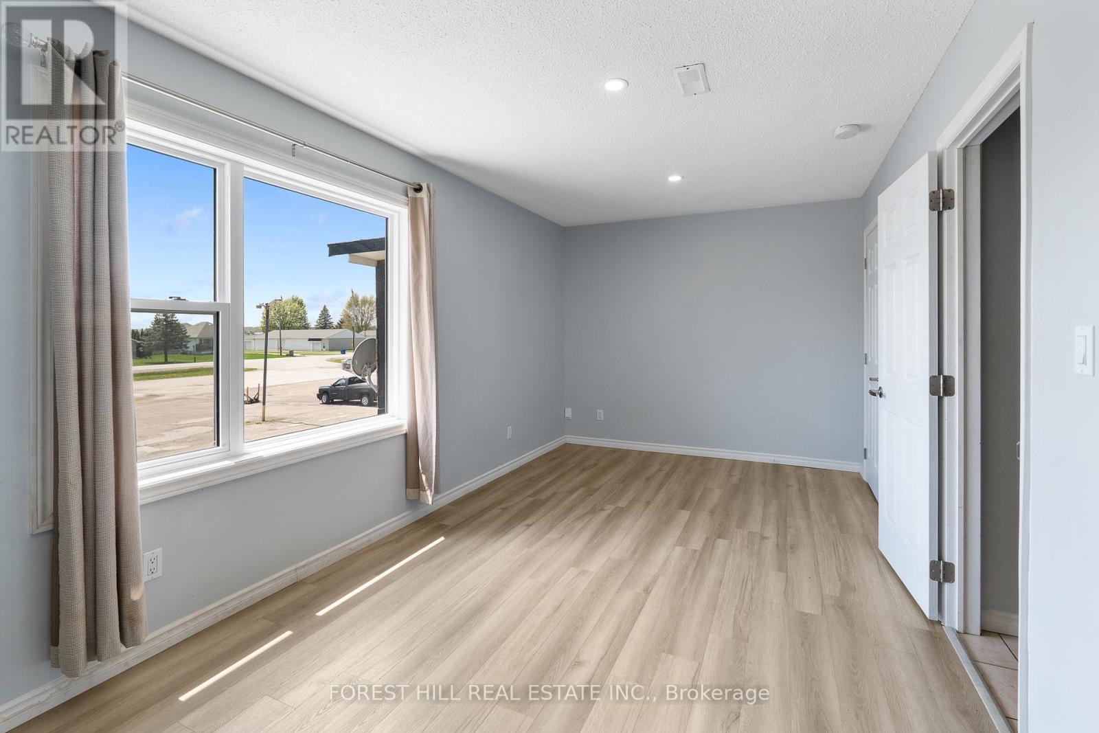 2024 Dufferin Avenue, Chatham-Kent, Ontario  N8A 4M4 - Photo 45 - X12146404
