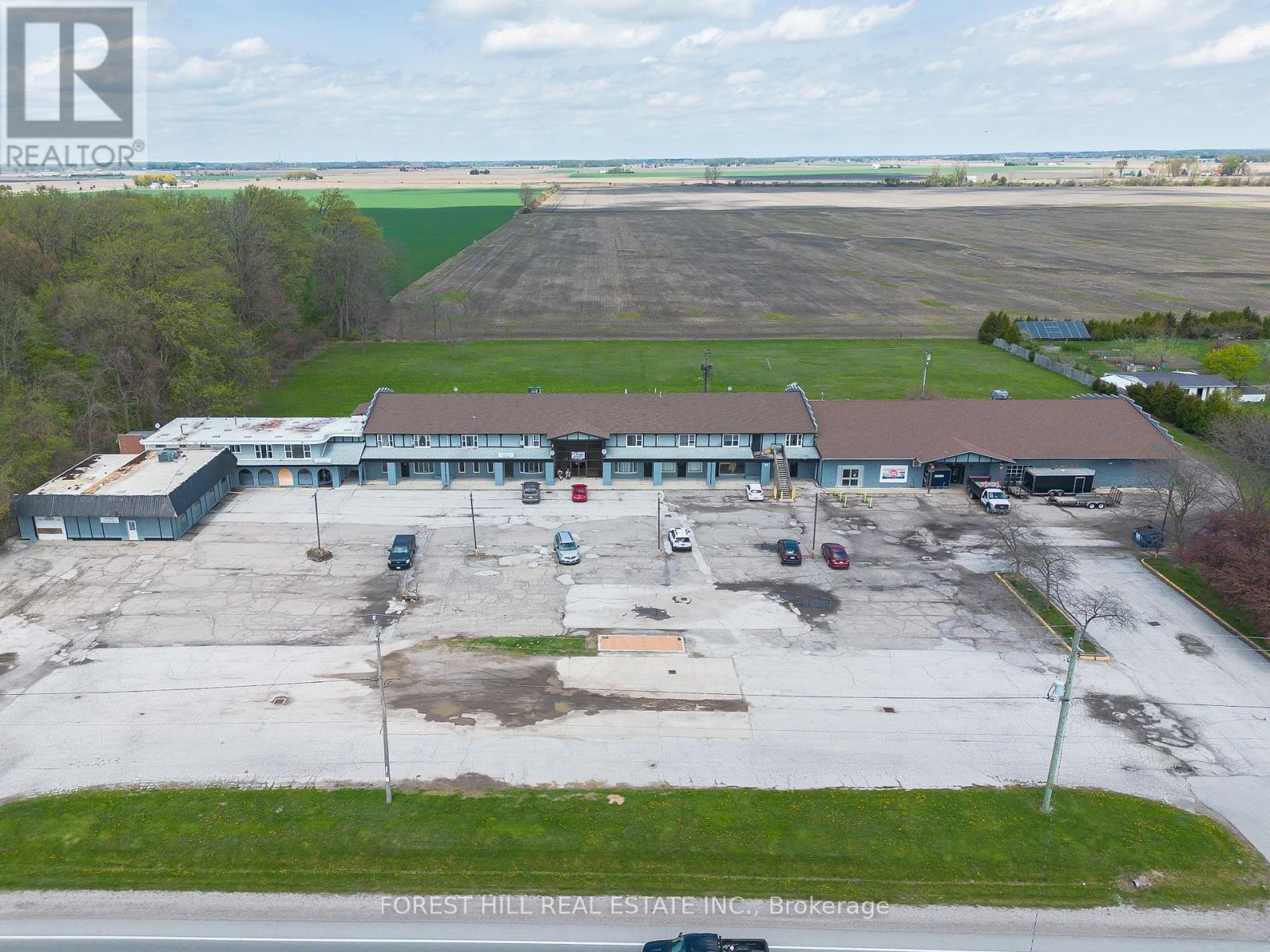 2024 Dufferin Avenue, Chatham-Kent, Ontario  N8A 4M4 - Photo 6 - X12146404