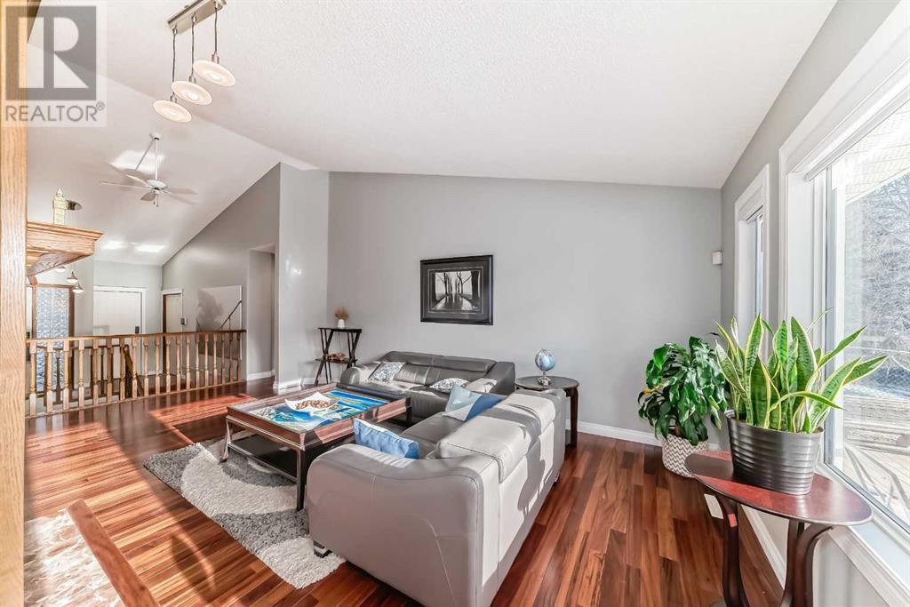 Property at 11 Hawkmount Heights NW image 3