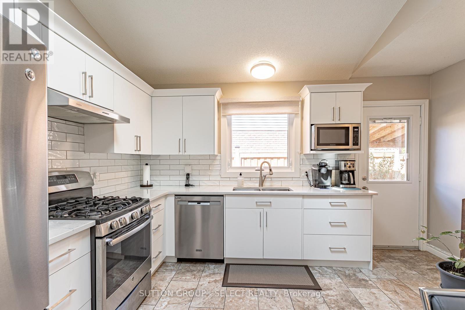 70 Milan Place, London South (South T), Ontario  N5Z 5A2 - Photo 17 - X12146442