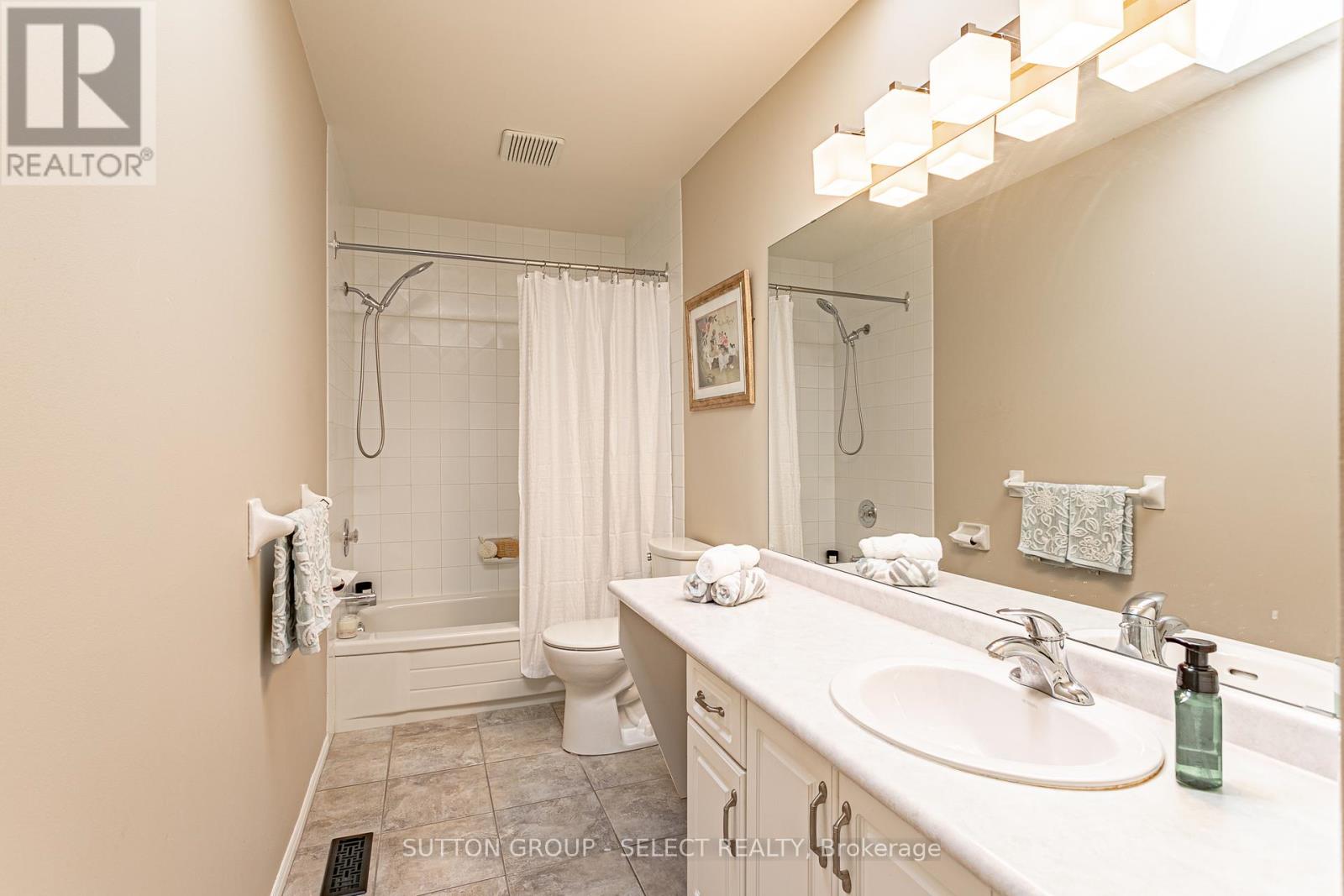 70 Milan Place, London South (South T), Ontario  N5Z 5A2 - Photo 18 - X12146442