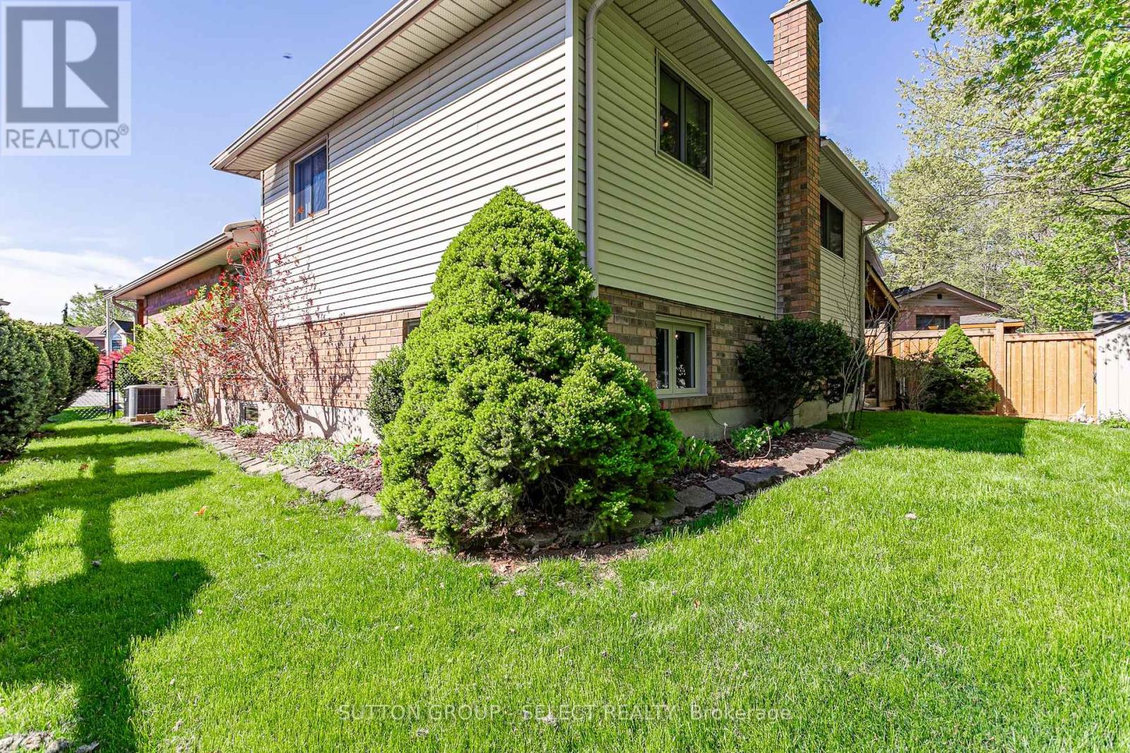 70 Milan Place, London South (South T), Ontario  N5Z 5A2 - Photo 33 - X12146442