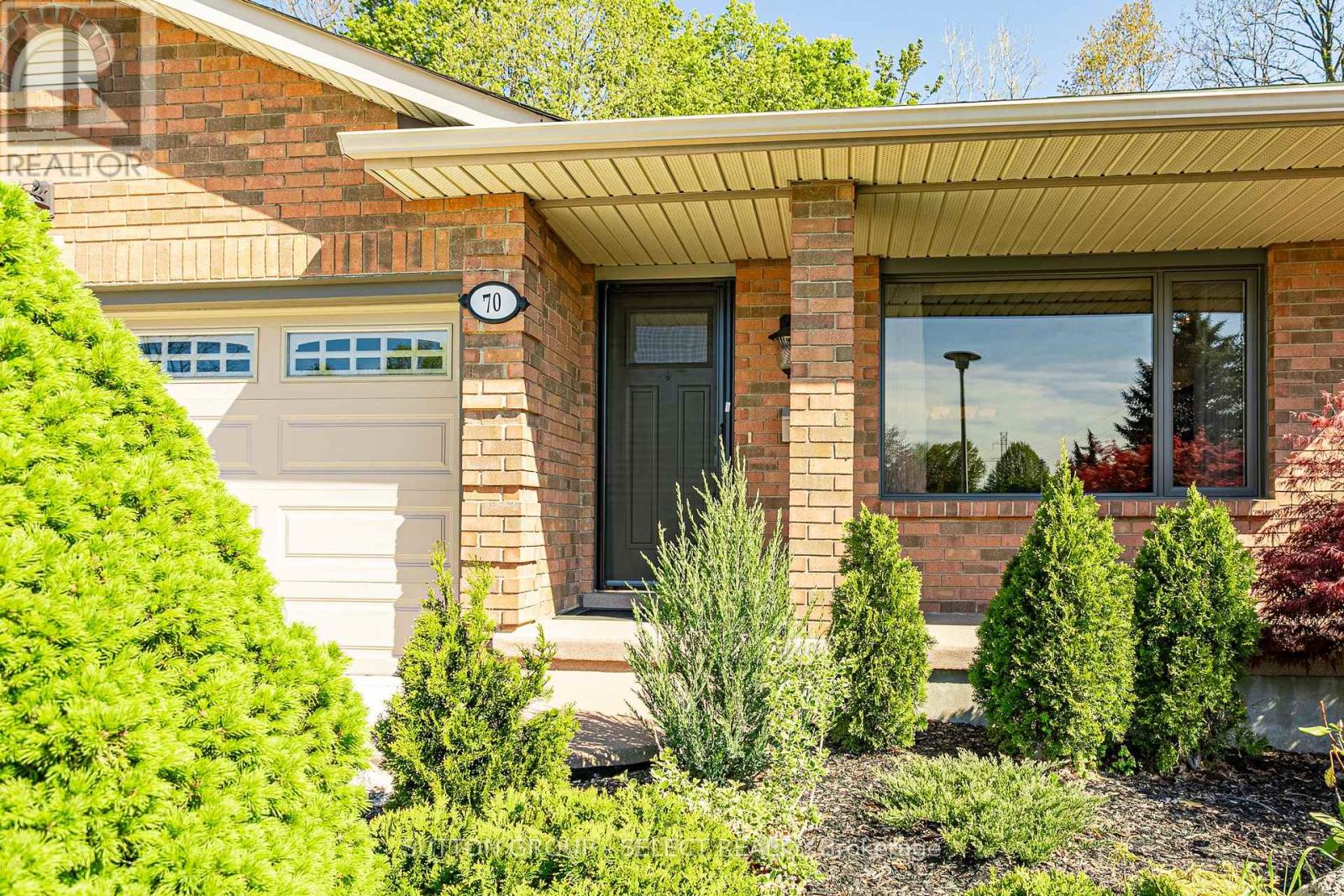 70 Milan Place, London South (South T), Ontario  N5Z 5A2 - Photo 6 - X12146442