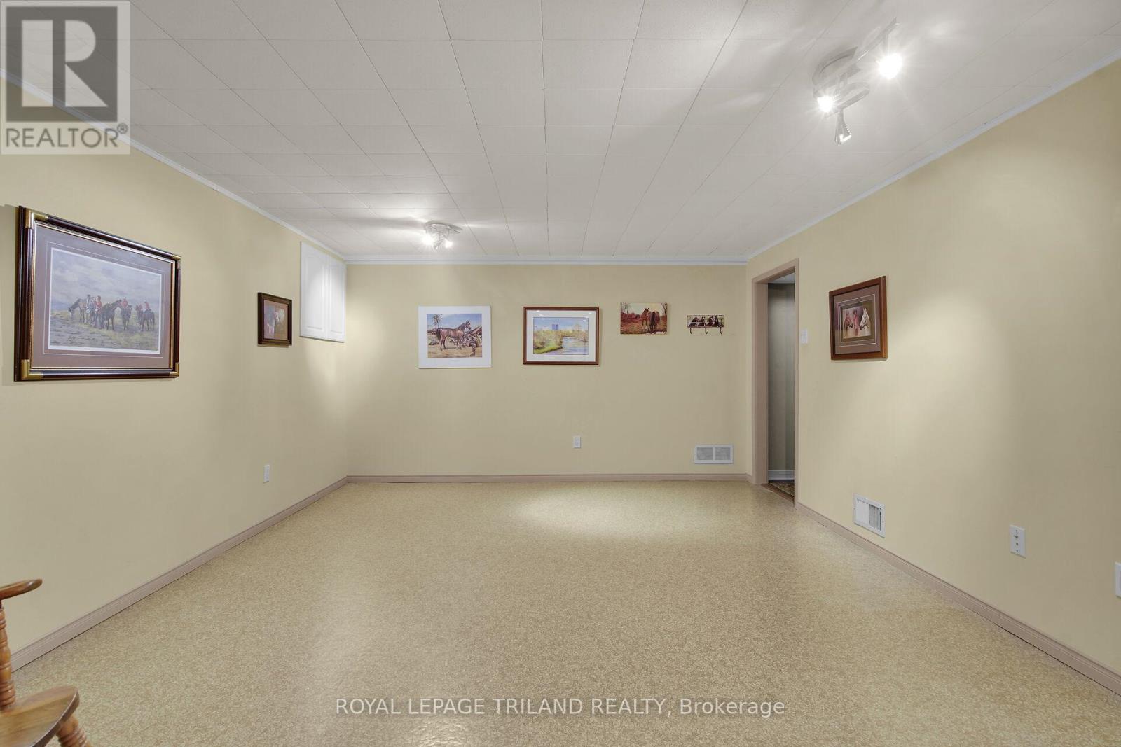 148 Springfield Crescent, London South, Ontario  N6K 2T6 - Photo 22 - X12146446