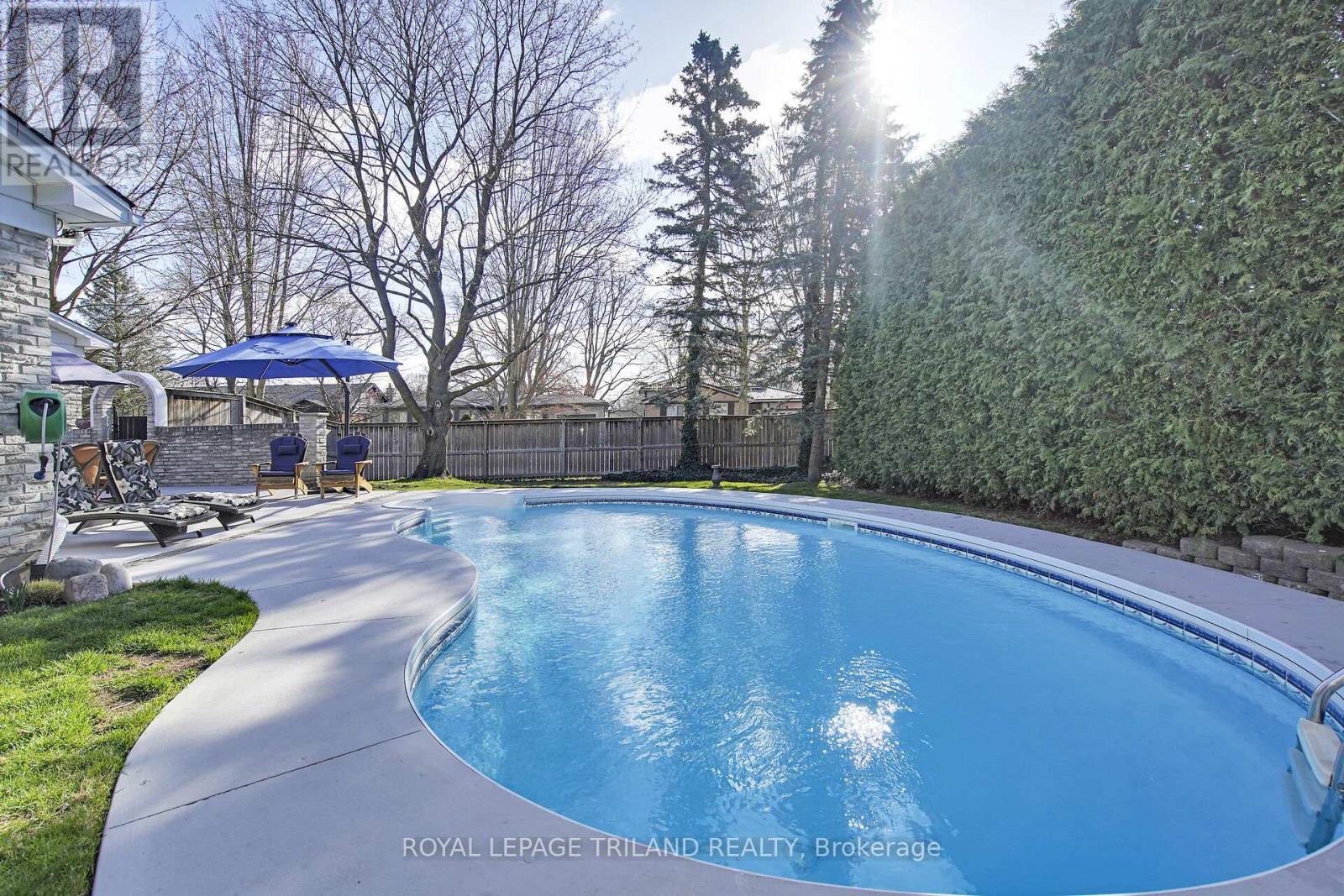 148 Springfield Crescent, London South, Ontario  N6K 2T6 - Photo 32 - X12146446