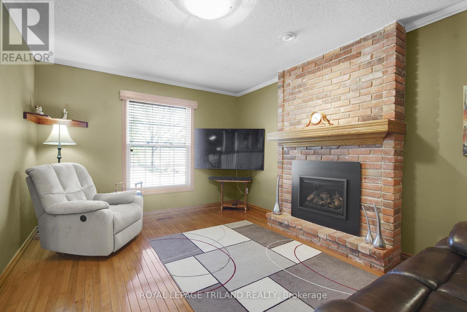 148 Springfield Crescent, London South, Ontario  N6K 2T6 - Photo 9 - X12146446