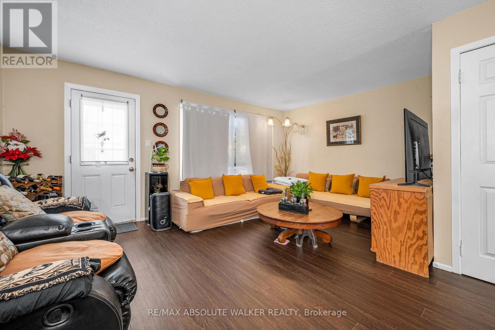 Property at 25A SONNET CRESCENT image 3