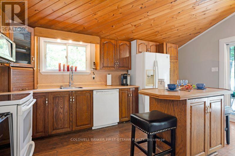 193 Pretties Island Road, Drummond/north Elmsley, Ontario  K7C 4K8 - Photo 10 - X12146432