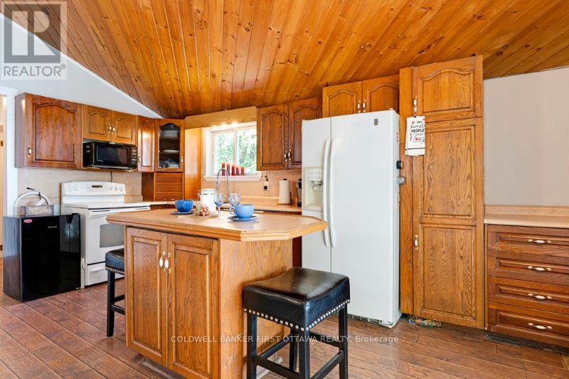 193 Pretties Island Road, Drummond/north Elmsley, Ontario  K7C 4K8 - Photo 11 - X12146432