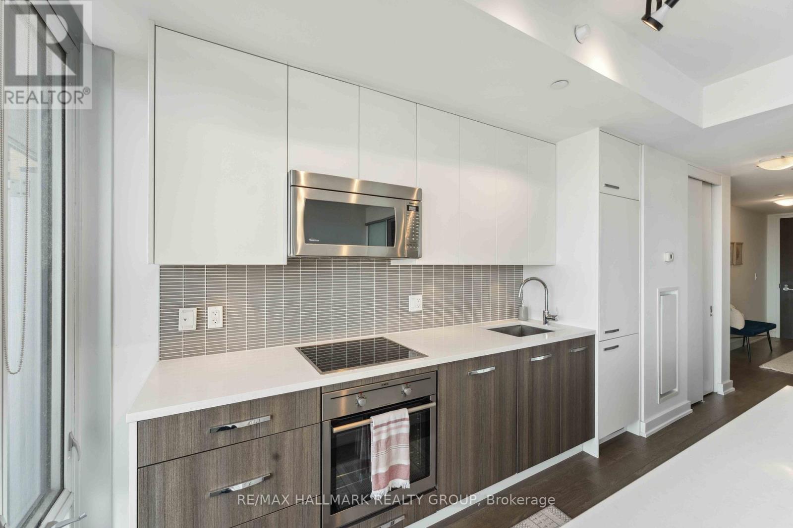 1602 - 111 Champagne Avenue, Ottawa, Ontario  K1S 5V3 - Photo 10 - X12146466