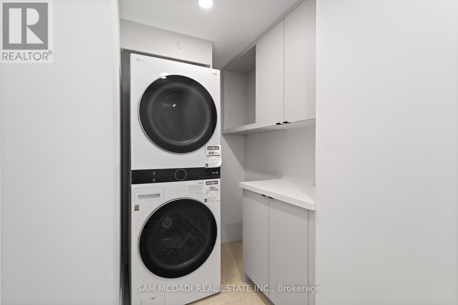1037 Caven Street, Mississauga, Ontario  L5G 4J3 - Photo 10 - W12146059