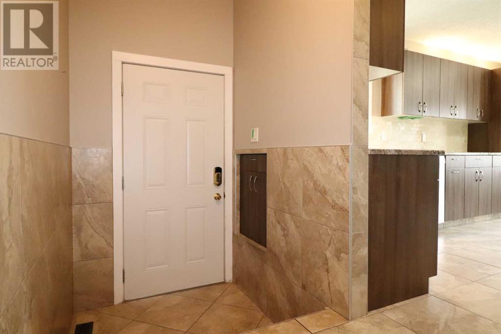 Property at 2111 20 Street N image 3