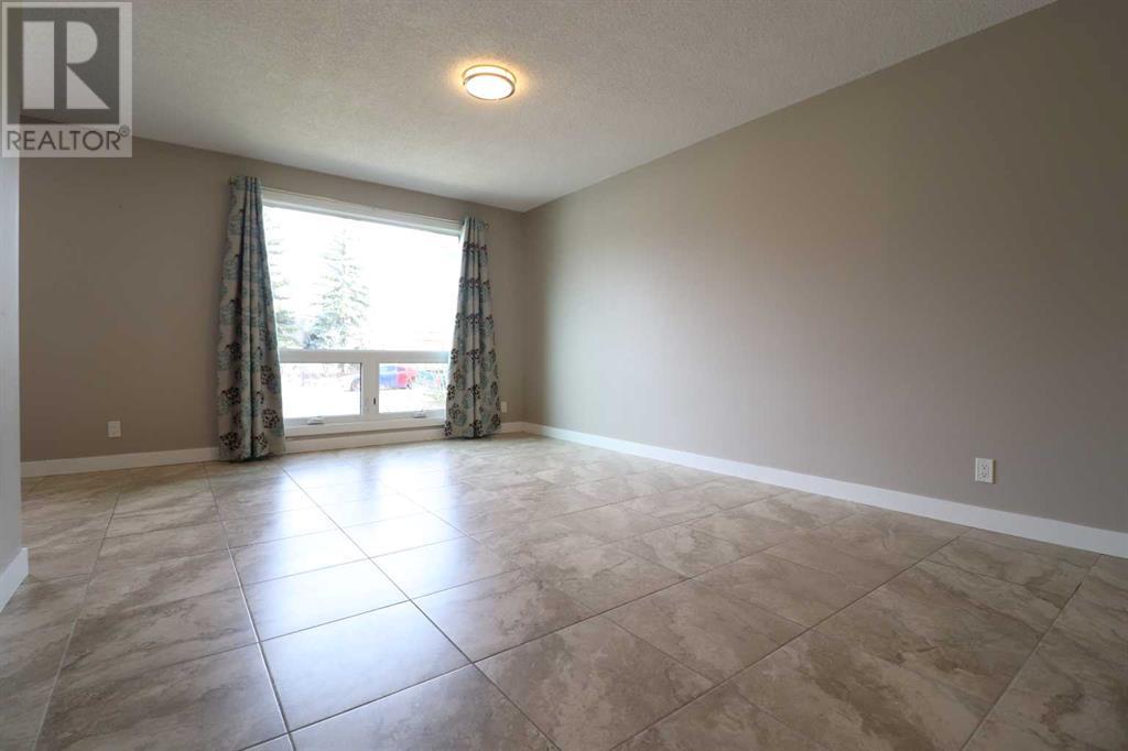 Property at 2111 20 Street N image 5