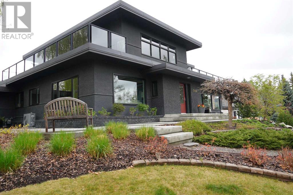 Property at 704 Prospect Avenue SW image 2