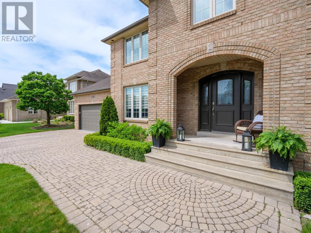 Property at 129 Seymour CRESCENT image 3