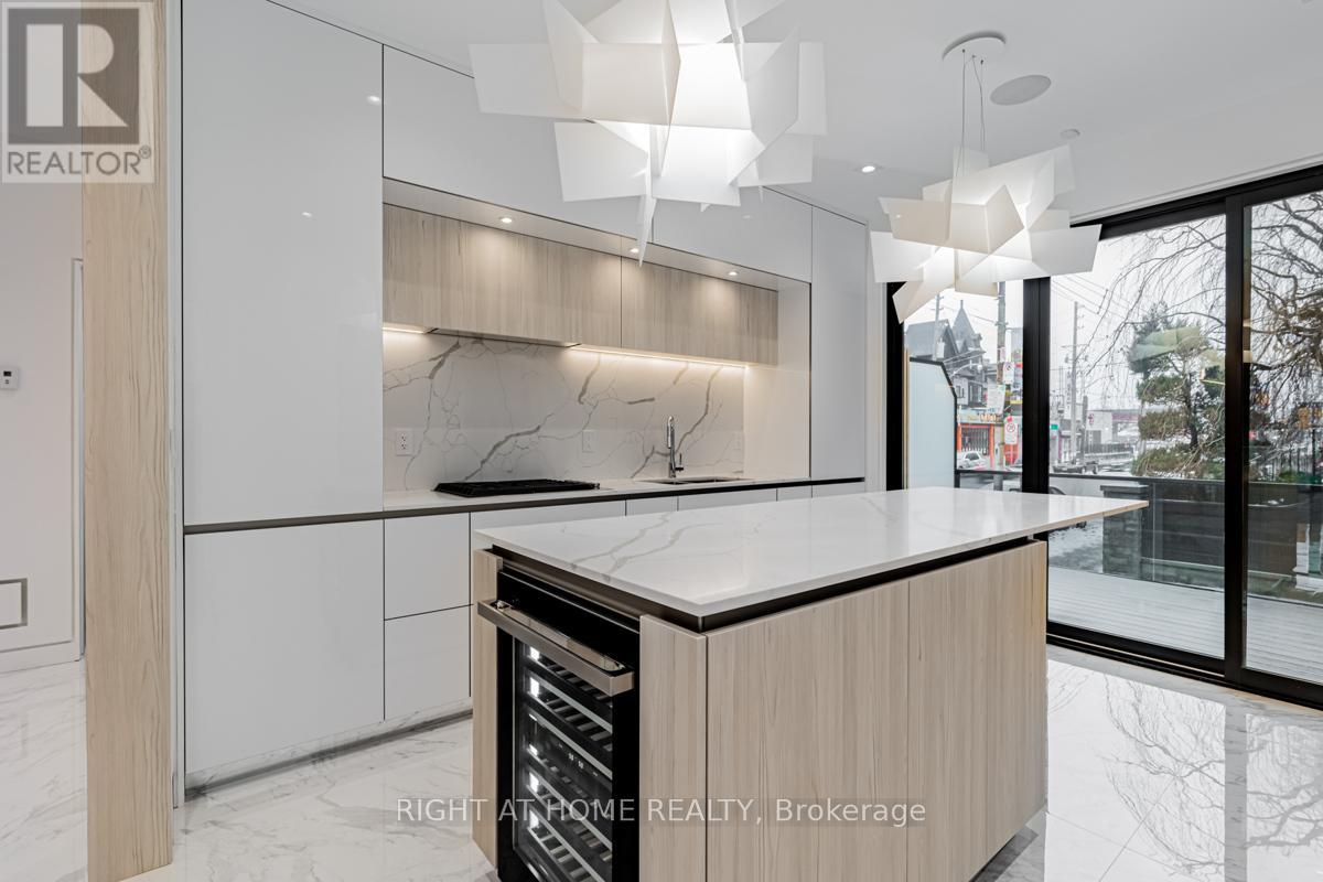 677 Huron Street, Toronto, Ontario  M5R 2R8 - Photo 10 - C12146457