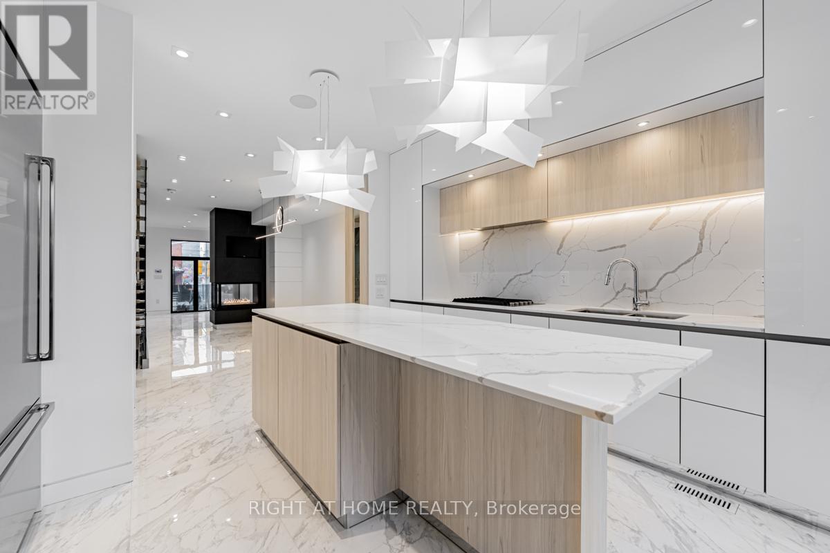 677 Huron Street, Toronto, Ontario  M5R 2R8 - Photo 11 - C12146457