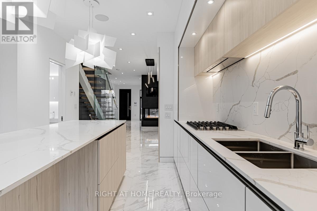 677 Huron Street, Toronto, Ontario  M5R 2R8 - Photo 12 - C12146457