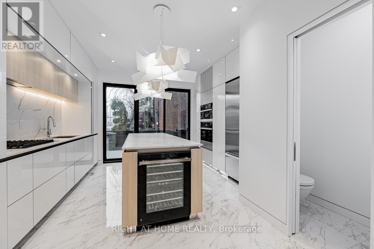 677 Huron Street, Toronto, Ontario  M5R 2R8 - Photo 9 - C12146457