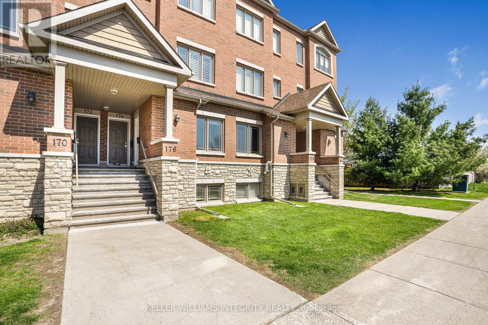 18 - 176 Den Haag Drive, Ottawa, Ontario  K1K 2V7 - Photo 4 - X12081267