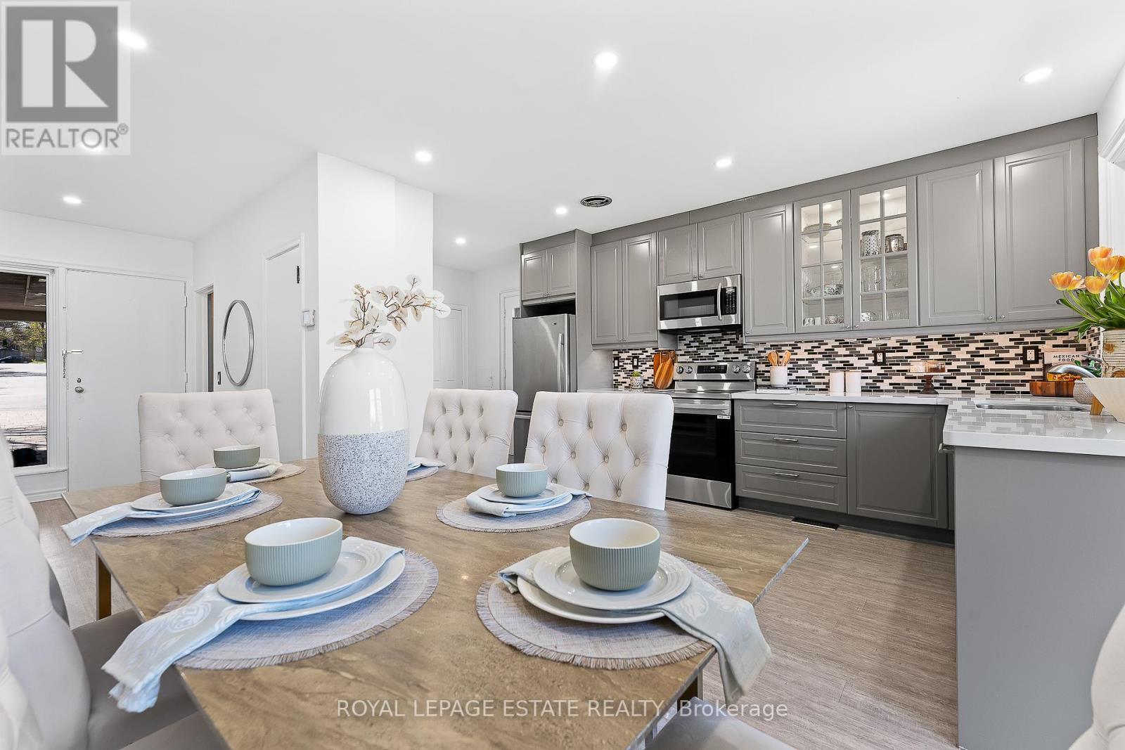 11 Riverlea Road, Toronto, Ontario  M9P 2B1 - Photo 11 - W12146429