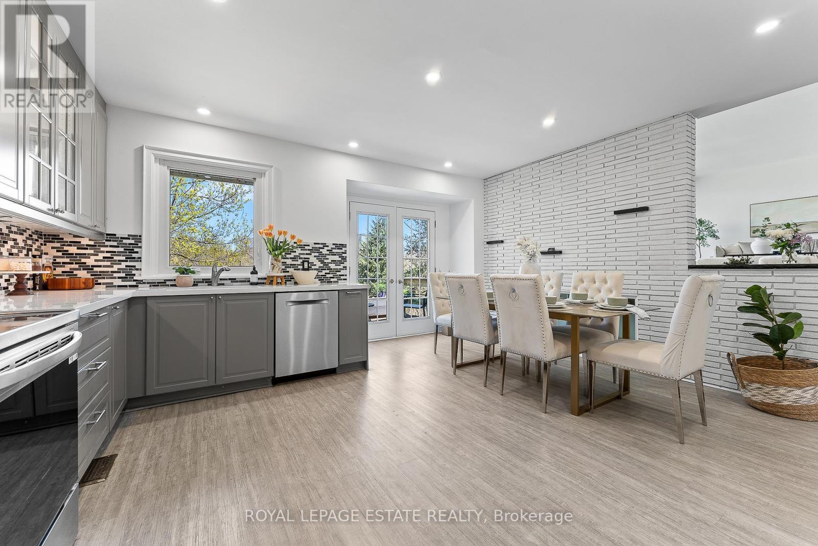 11 Riverlea Road, Toronto, Ontario  M9P 2B1 - Photo 7 - W12146429