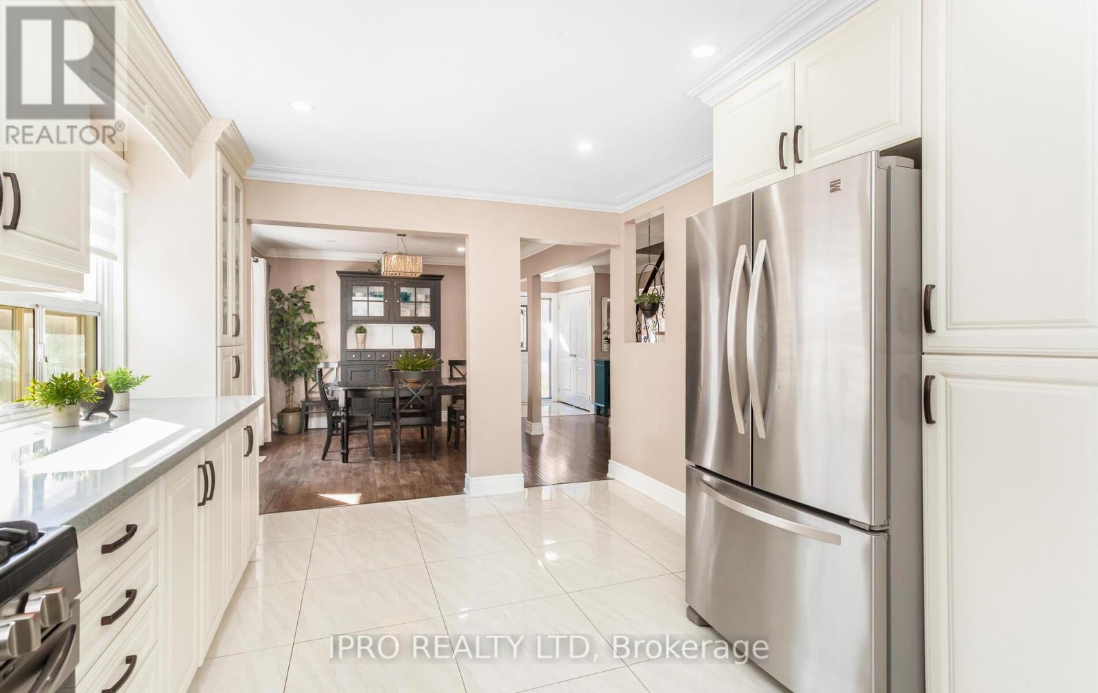 77 Milford Crescent, Brampton, Ontario  L6S 3E3 - Photo 19 - W12146441