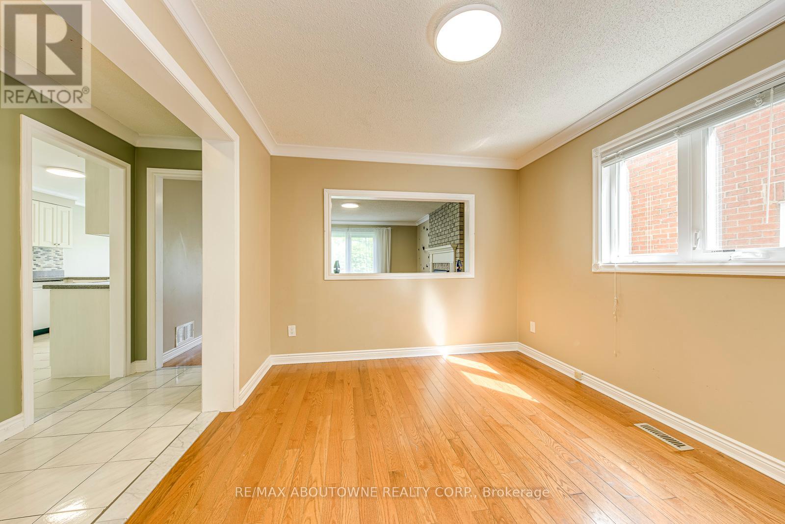 5218 Middlebury Drive, Mississauga, Ontario  L5M 5C3 - Photo 23 - W12146464