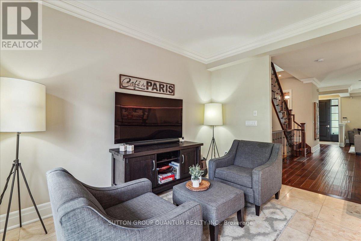 2378 Marine Drive, Oakville, Ontario  L6L 1C4 - Photo 10 - W12146470