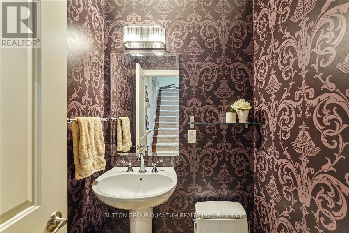 2378 Marine Drive, Oakville, Ontario  L6L 1C4 - Photo 12 - W12146470