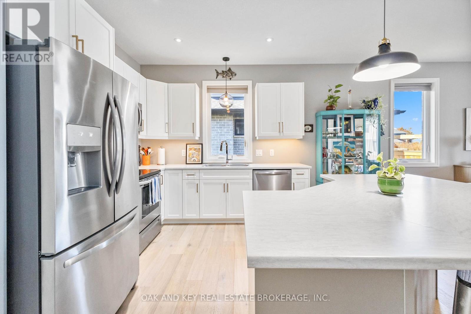 106 Stuart Avenue, Lucan Biddulph, Ontario  N0M 2J0 - Photo 18 - X12146503