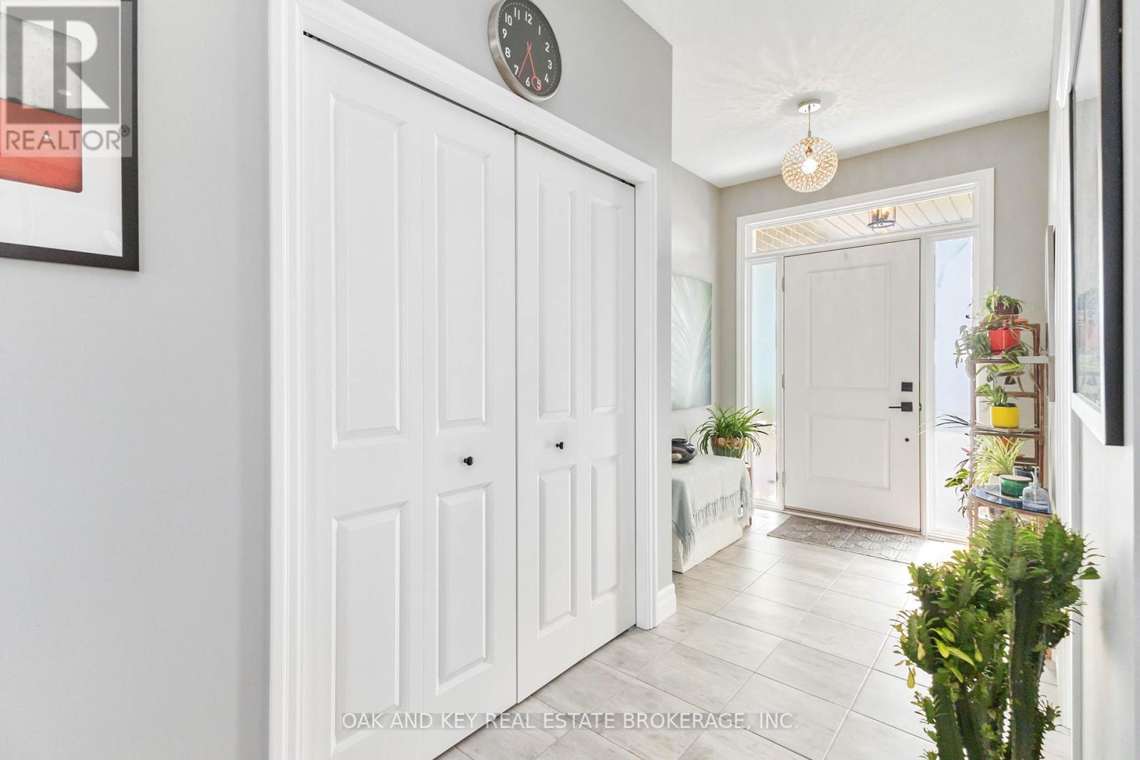 106 Stuart Avenue, Lucan Biddulph, Ontario  N0M 2J0 - Photo 6 - X12146503
