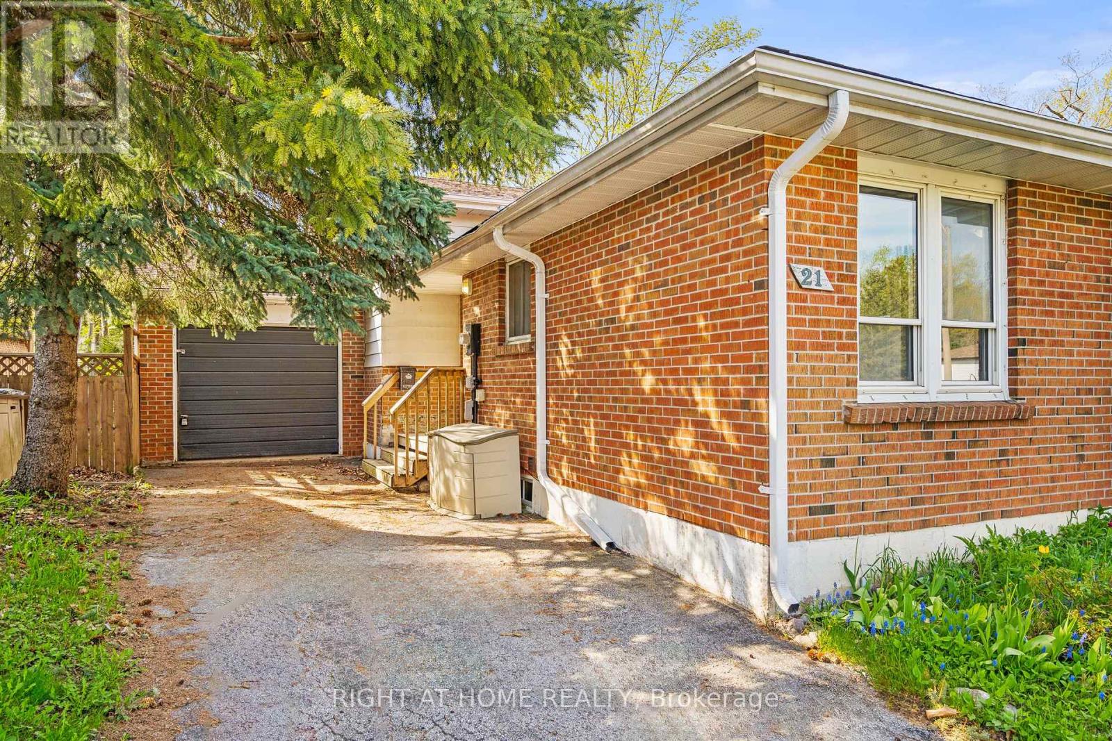 Property at 21 ASHDALE COURT image 4