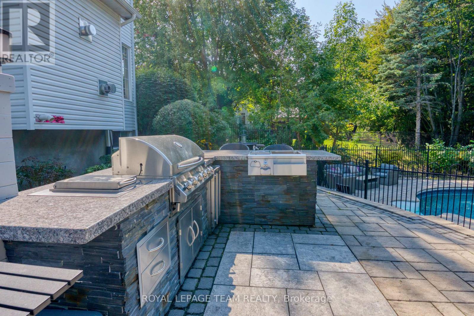 28 Cypress Gardens, Ottawa, Ontario  K2S 1N7 - Photo 47 - X12146509